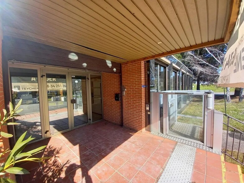 221 Rue Jean Rostand, Labège à louer - Photo de l’immeuble – Image 2 sur 9