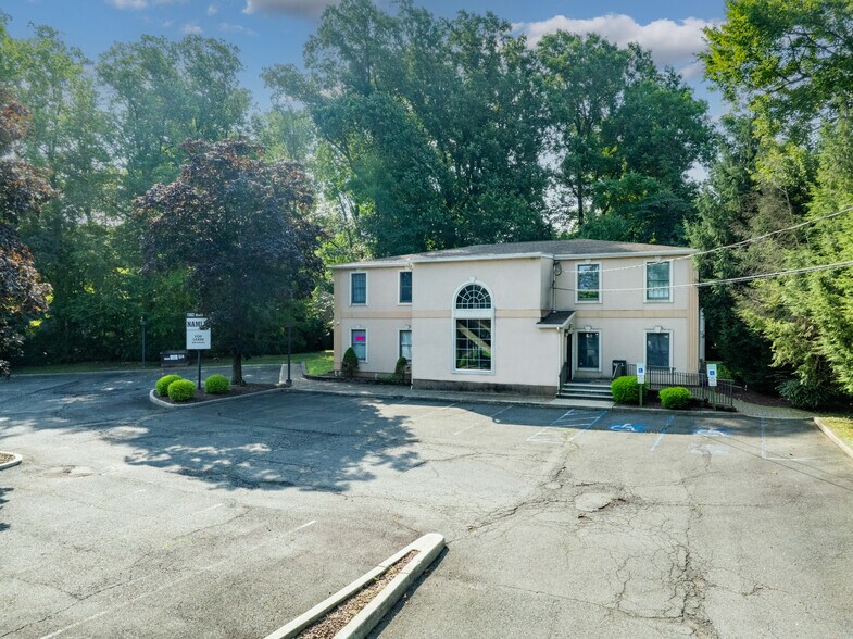 1562 Route 130, North Brunswick, NJ à vendre - Photo de l’immeuble – Image 2 sur 8