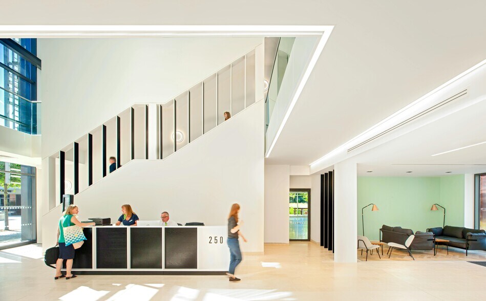 250 South Oak Way, Reading à louer - Photo de l’immeuble – Image 2 sur 3