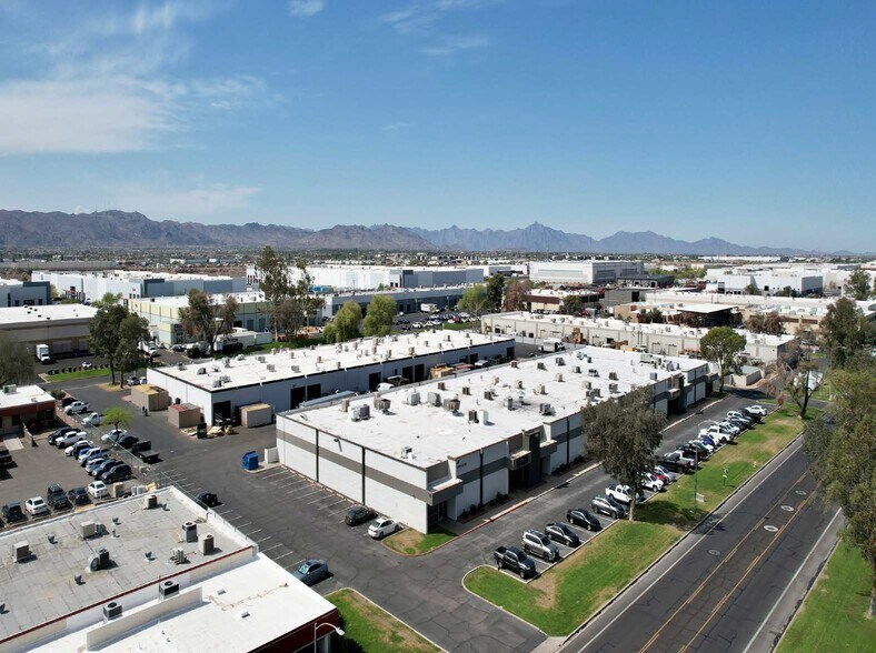 2201-2219 E University Dr, Phoenix, AZ à louer - Photo de l’immeuble – Image 2 sur 3