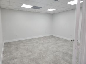 460 W 84th St, Hialeah, FL à louer Photo intérieure– Image 2 sur 6