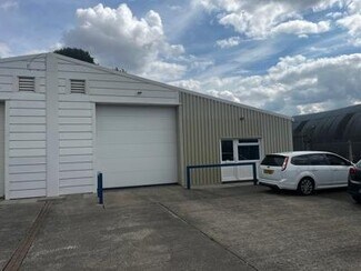 Plus de détails pour 130A-130B Engineer Rd, Westbury - Industriel/Logistique à louer