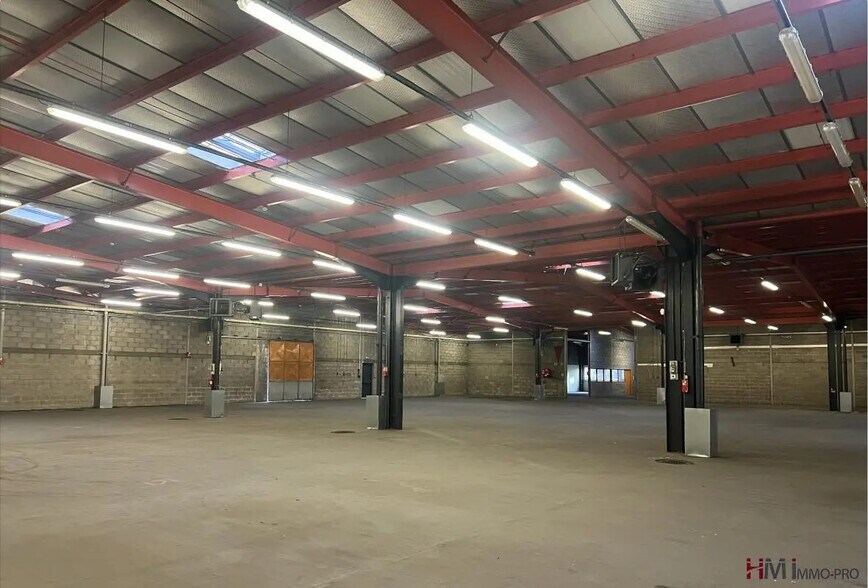 Industriel/Logistique dans Saint-Étienne-Du-Rouvray à louer - Photo de l’immeuble – Image 3 sur 7