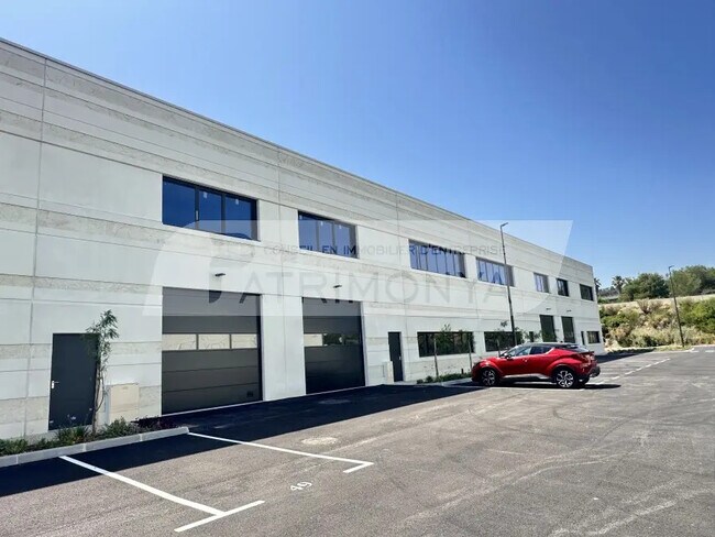 Plus de détails pour 580 Avenue Du Serpolet, La Ciotat - Local d'activités à louer