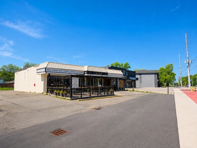 547 Ontario St, St Catharines, ON à louer - Photo de l’immeuble – Image 2 sur 11