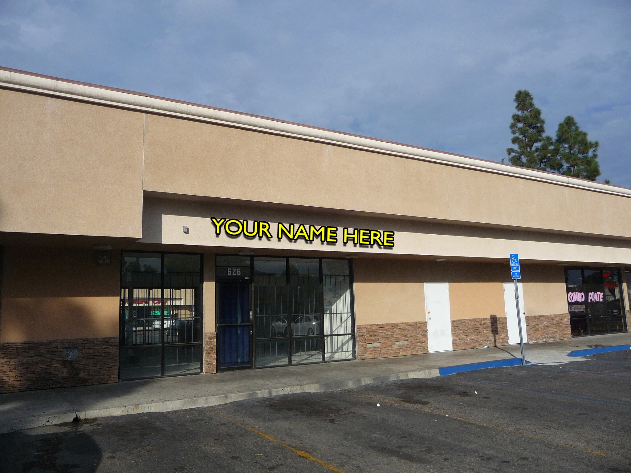 626-666 S Harbor Blvd, Santa Ana, CA à louer Photo de l’immeuble– Image 1 sur 2