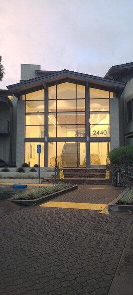2440 Sand Hill Rd, Menlo Park, CA à louer - Photo de l’immeuble – Image 2 sur 10