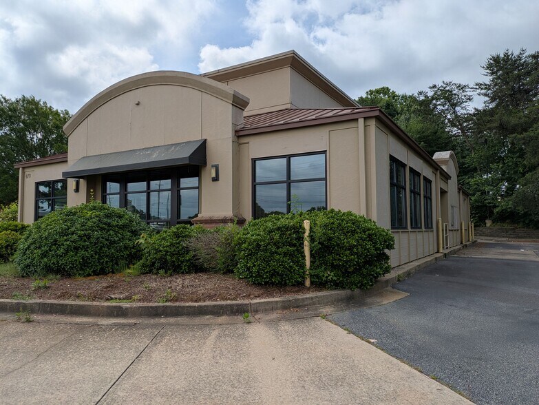 670 Atlanta Hwy, Cumming, GA à vendre - Photo de l’immeuble – Image 2 sur 9