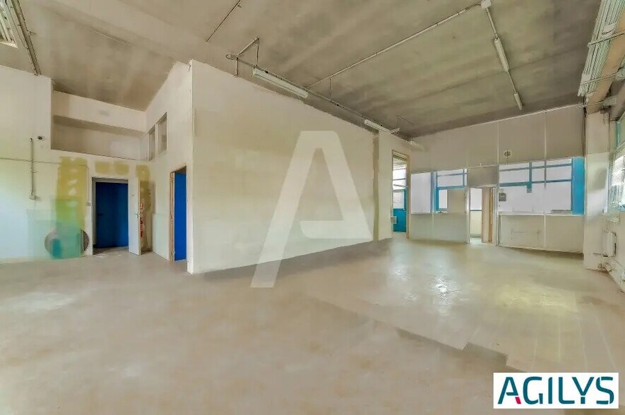 Industriel/Logistique dans Villejuif à louer - Photo de l’immeuble – Image 1 sur 5