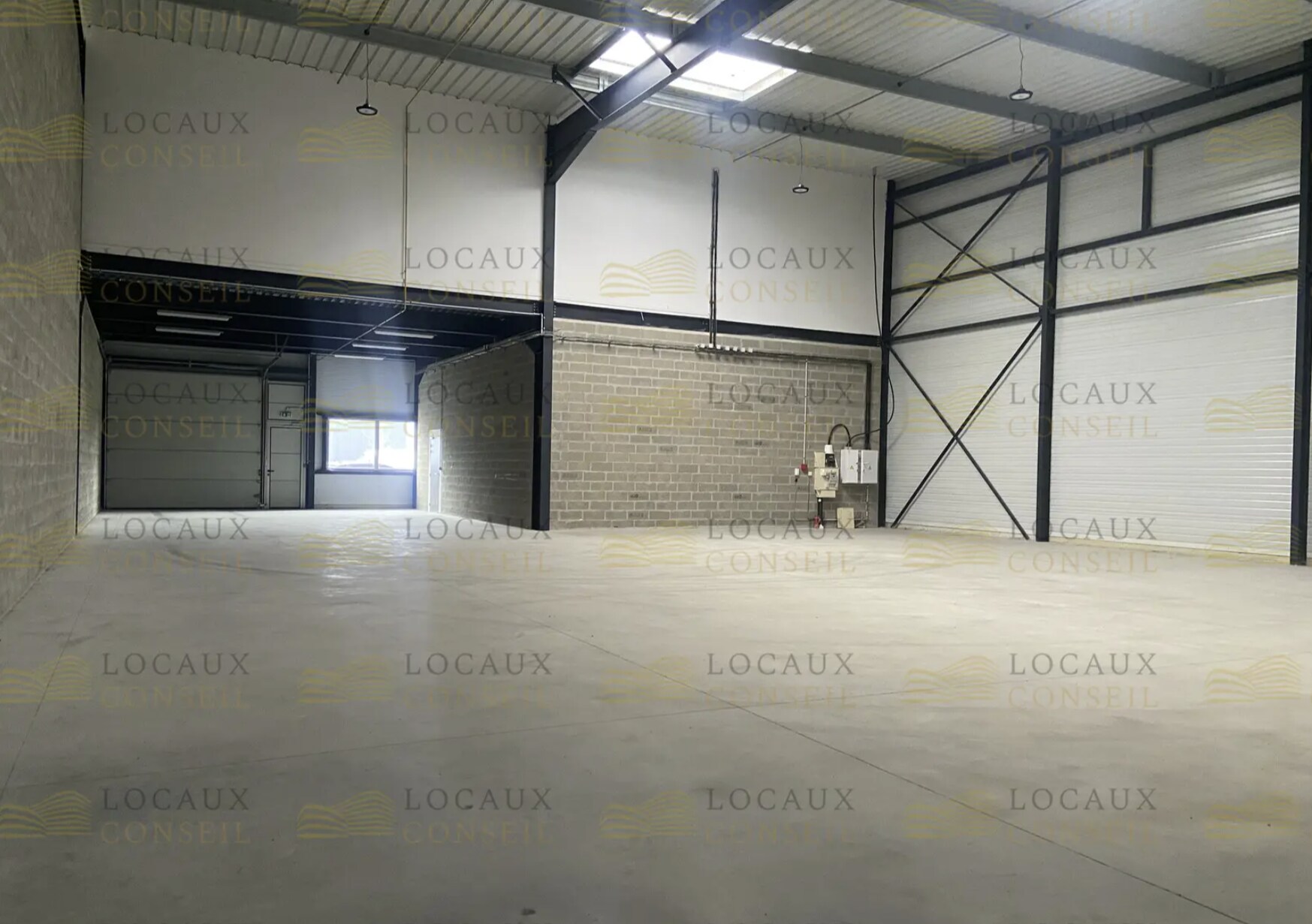 Industriel/Logistique dans Frépillon à louer Photo intérieure– Image 1 sur 5