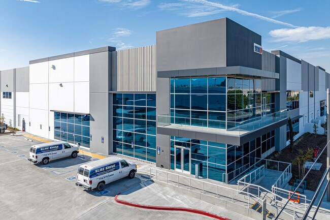 Plus de détails pour 15010 Don Julian Rd, City of Industry, CA - Industriel/Logistique à louer