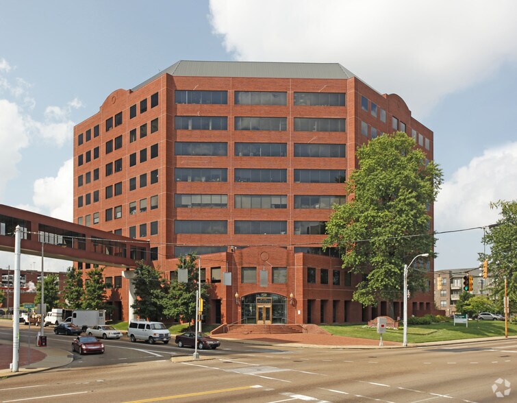 1211 Union Ave, Memphis, TN à louer - Photo de l’immeuble – Image 3 sur 6