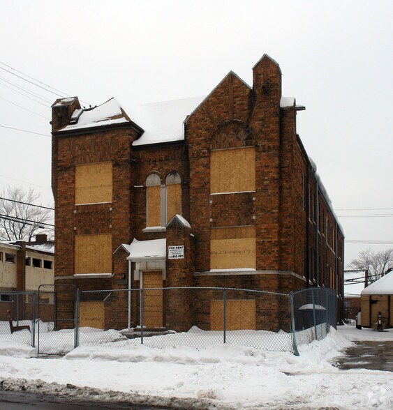Detroit Multifamily Units portefeuille de 5 biens à vendre sur LoopNet.fr - Photo principale – Image 3 sur 40