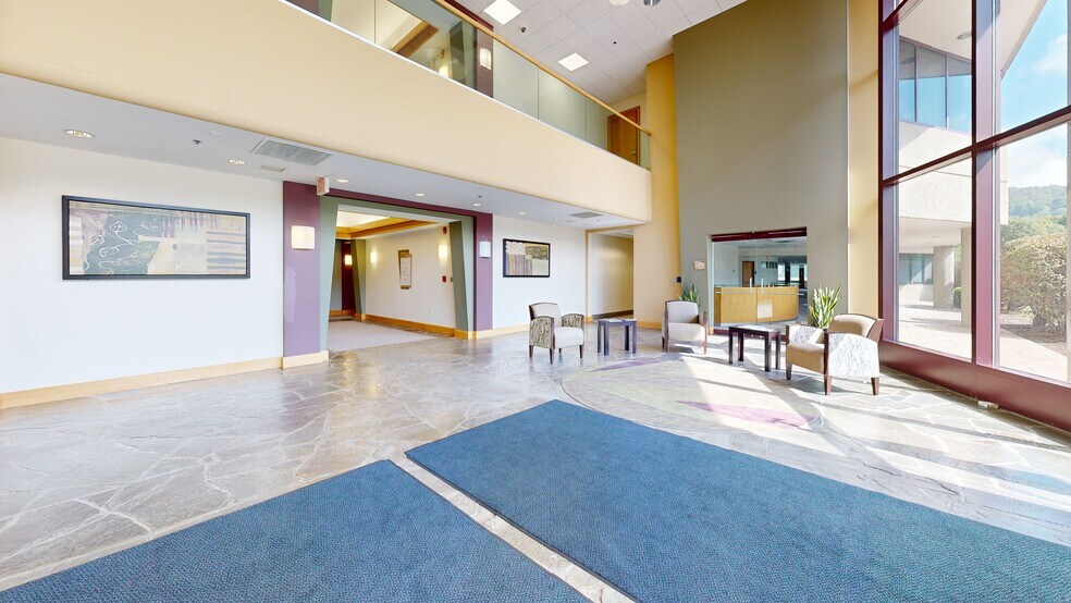 Value-Add | Meriden Executive Park portefeuille de 2 biens à vendre sur LoopNet.fr - Numérisation 3D Matterport – Image 3 sur 25