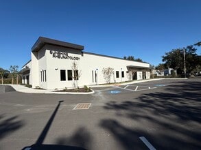 517 Eichenfeld Dr, Brandon, FL à louer Photo de l’immeuble– Image 1 sur 10