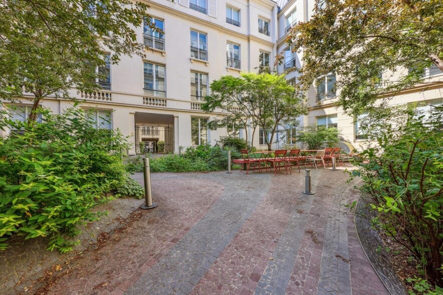 65 Rue De La Victoire, Paris à louer - Photo de l’immeuble – Image 3 sur 19