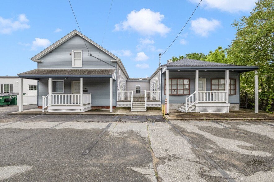 84-86 Kilvert St, Warwick, RI à vendre - Photo de l’immeuble – Image 1 sur 43