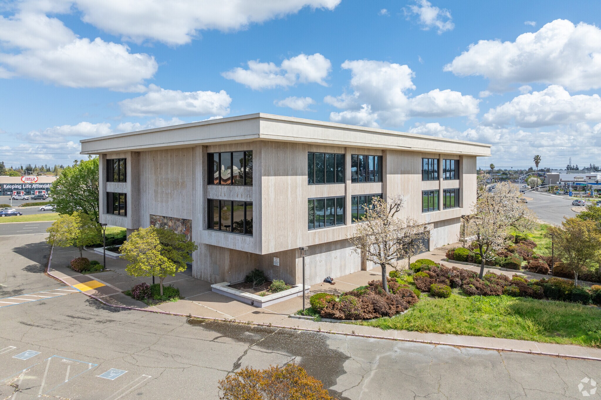 1950 Arden Way, Sacramento, CA à vendre Photo de l’immeuble– Image 1 sur 17
