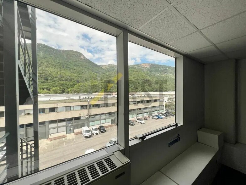 Bureau dans Carros à louer - Photo de l’immeuble – Image 3 sur 5