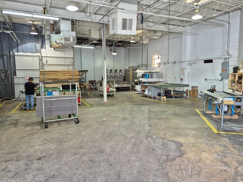 32-40 Commercial Blvd, Medford, NY à louer - Photo de l’immeuble – Image 3 sur 5