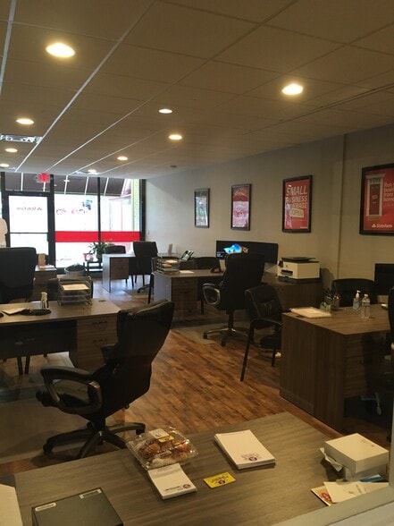 140 E Main St, Huntington, NY à louer - Photo intérieure – Image 3 sur 14