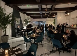 265 Commercial St, Provincetown, MA à louer Photo de l’immeuble– Image 2 sur 8