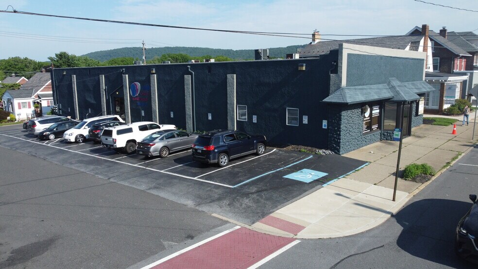 800 Main St, Hellertown, PA à louer - Photo de l’immeuble – Image 2 sur 33