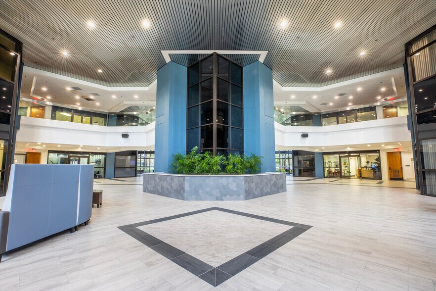 2600 Lake Lucien Dr, Maitland, FL à louer - Photo intérieure – Image 2 sur 10