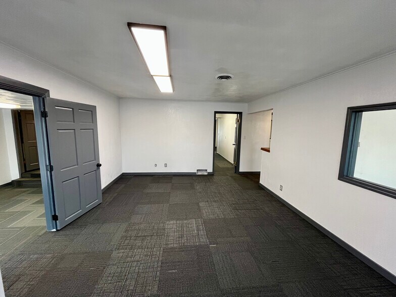 1759 E Elm St, Springfield, MO à louer - Photo de l’immeuble – Image 3 sur 27