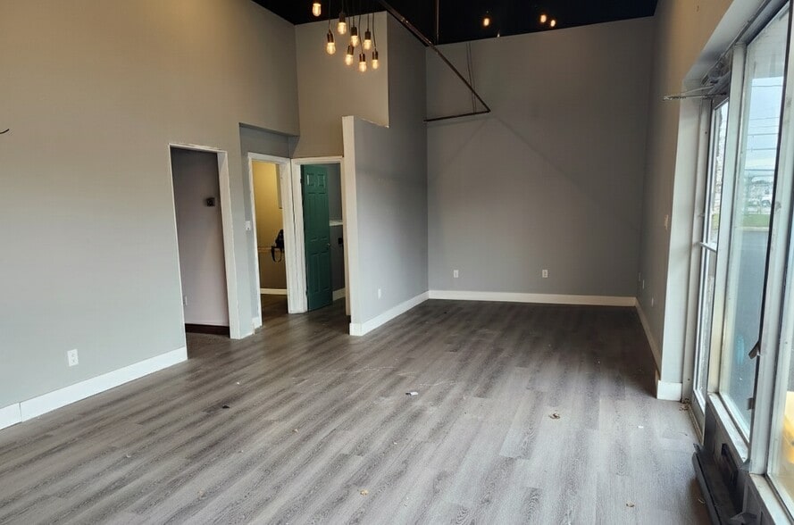 1 Hiscott St, St Catharines, ON à louer - Photo de l’immeuble – Image 3 sur 14