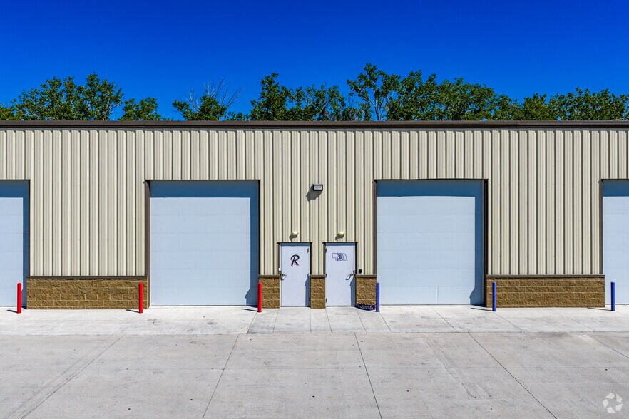 3240 N 23rd St, Lincoln, NE à louer - Photo de l’immeuble – Image 3 sur 5