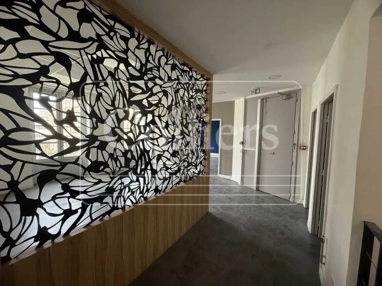 8-10 Voie La Canebiere, Marseille à louer - Photo de l’immeuble – Image 2 sur 3