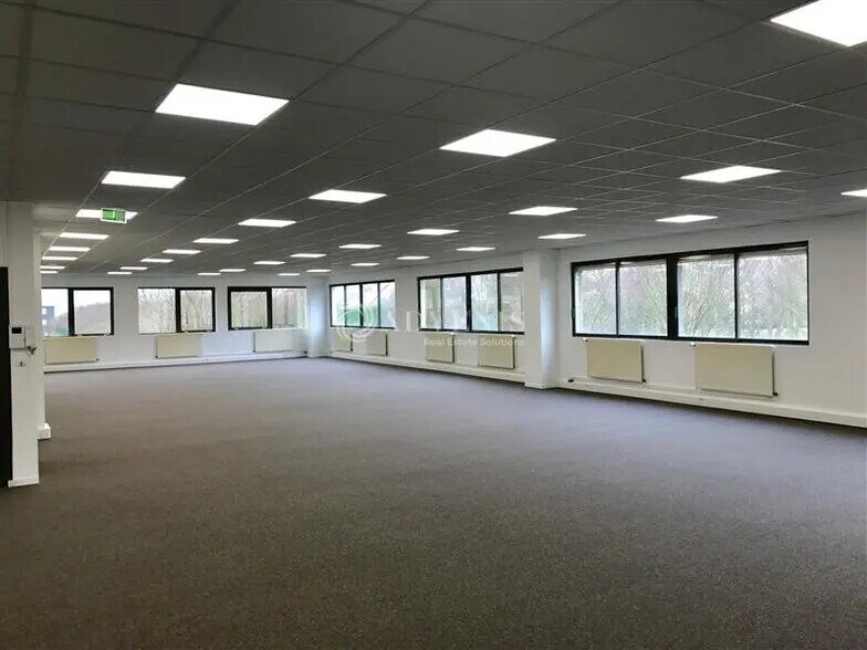 Bureau dans Poissy à louer - Photo de l’immeuble – Image 3 sur 12