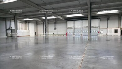 Local d’activités dans Bussy-Saint-Georges à louer Photo intérieure– Image 2 sur 6