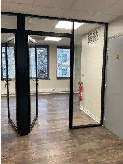 Bureau dans Clichy à louer - Photo de l’immeuble – Image 2 sur 6