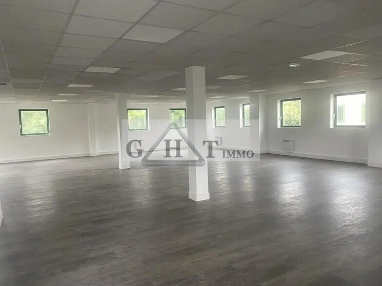 Bureau dans Viry-Châtillon à louer - Photo intérieure – Image 1 sur 5