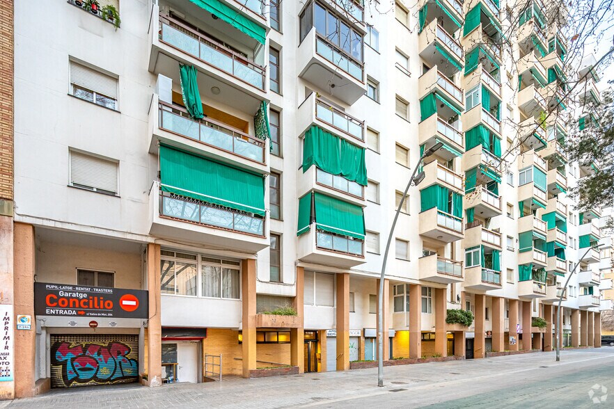 Local commercial dans Barcelone, Barcelona à louer - Photo de l’immeuble – Image 2 sur 3