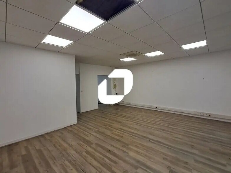 Bureau dans Bordeaux à vendre - Photo de l’immeuble – Image 3 sur 15