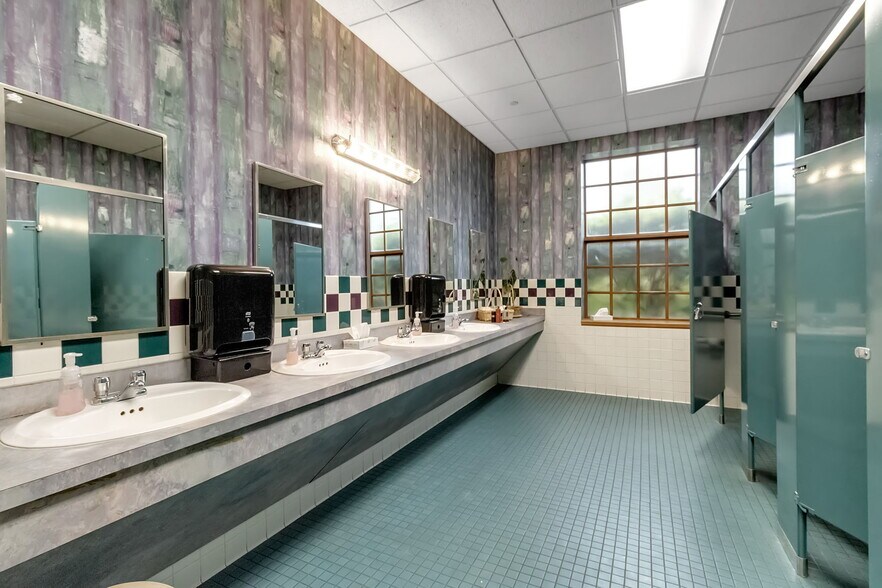 672 Wehrle Dr, Buffalo, NY à vendre - Photo de l’immeuble – Image 3 sur 11