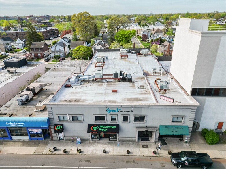 486 Sunrise Hwy, Rockville Centre, NY à vendre - Aérien – Image 2 sur 13
