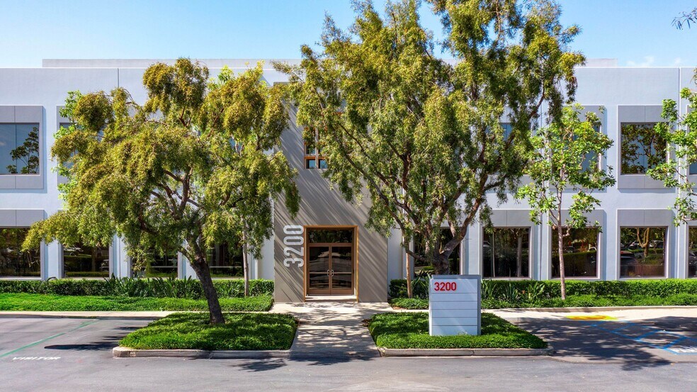 200 Commerce Dr, Irvine, CA à louer - Photo de l’immeuble – Image 2 sur 7