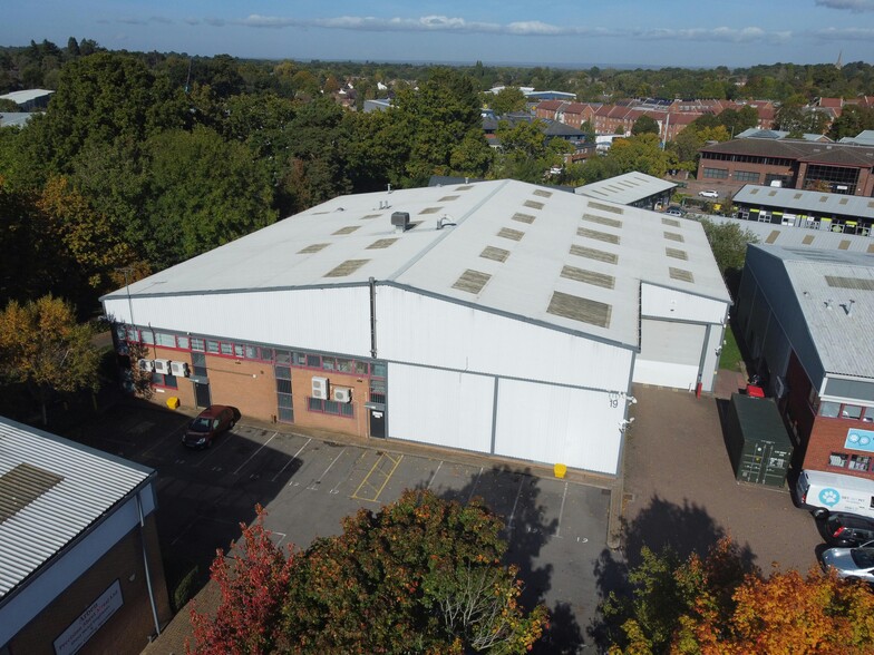 Molly Millars Ln, Wokingham à louer - Photo de l’immeuble – Image 1 sur 9