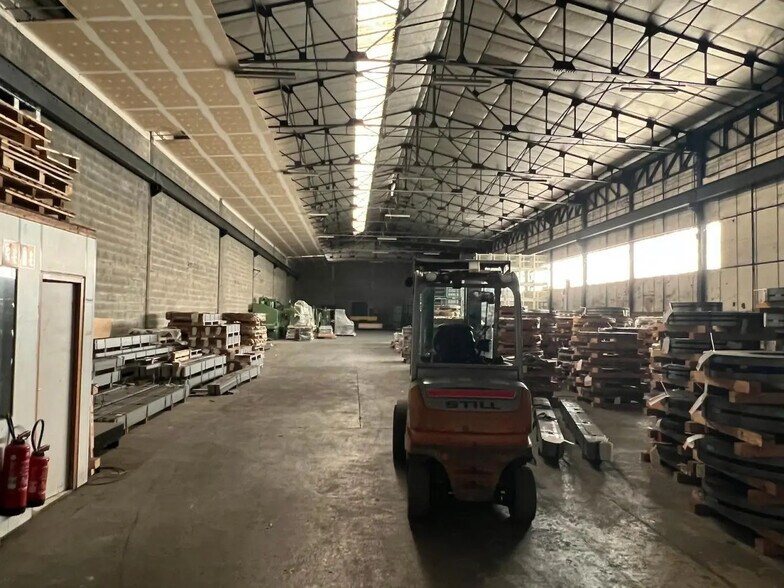 Local d’activités dans Annecy à louer - Photo de l’immeuble – Image 3 sur 8