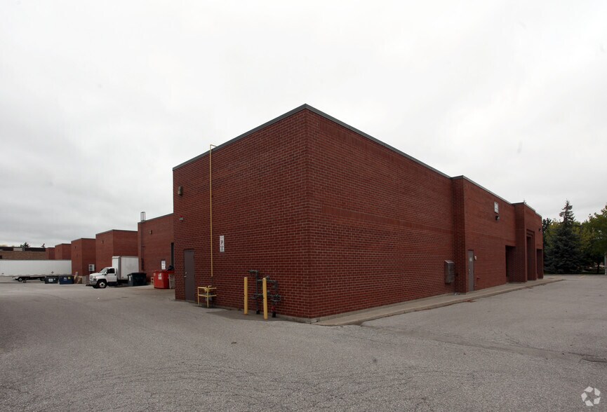 346 Millway Ave, Vaughan, ON à louer - Photo de l’immeuble – Image 2 sur 2
