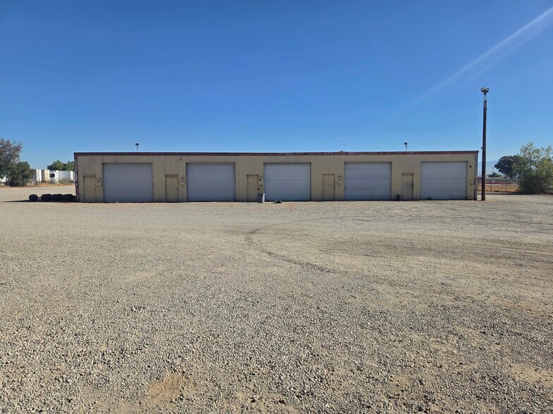 1220 Nance St, Perris, CA à louer - Photo de l’immeuble – Image 3 sur 9