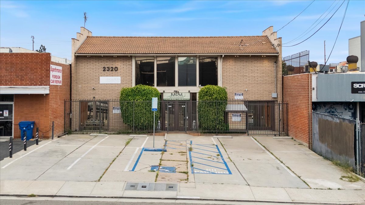 2320 Cotner Ave, Los Angeles, CA à vendre Photo de l’immeuble– Image 1 sur 14