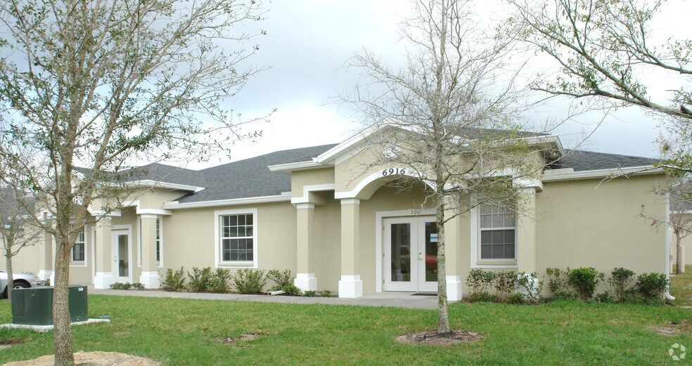 6916 Linebaugh Ave, Tampa, FL à vendre - Photo de l’immeuble – Image 3 sur 7