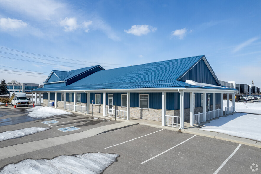 10 Royal Gate Blvd, Vaughan, ON à louer - Photo de l’immeuble – Image 1 sur 2