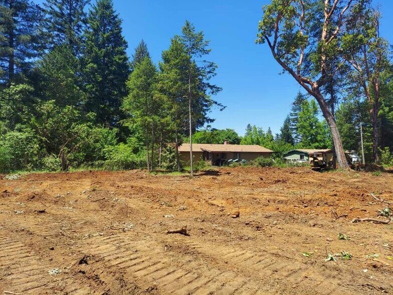 449 Caves Hwy, Cave Junction, OR à vendre - Photo de l’immeuble – Image 3 sur 6