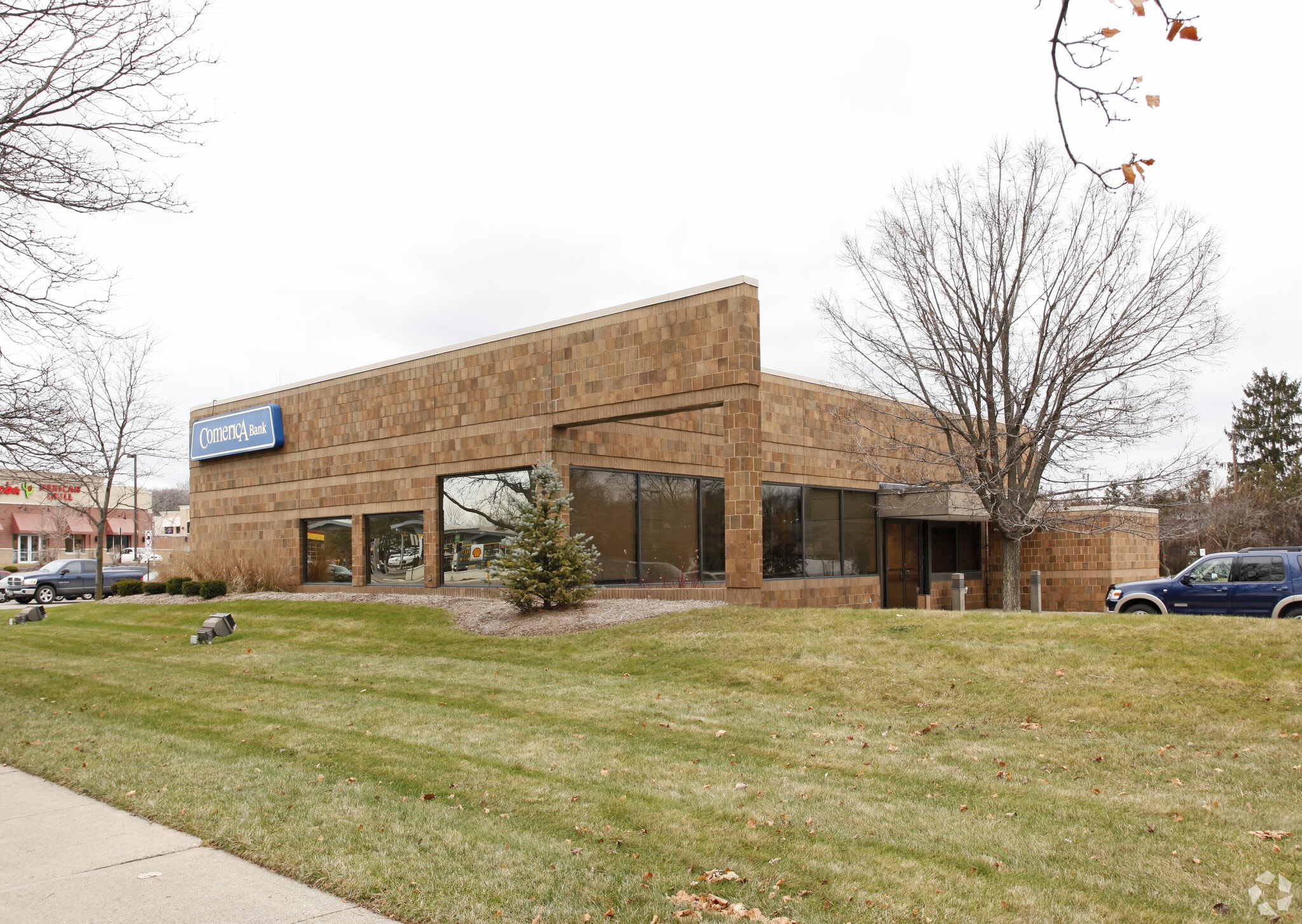 3305 Washtenaw Ave, Ann Arbor, MI à vendre Photo principale– Image 1 sur 3